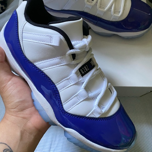 JORDAN 11 LOWS SIZE 9W and 7.5 men